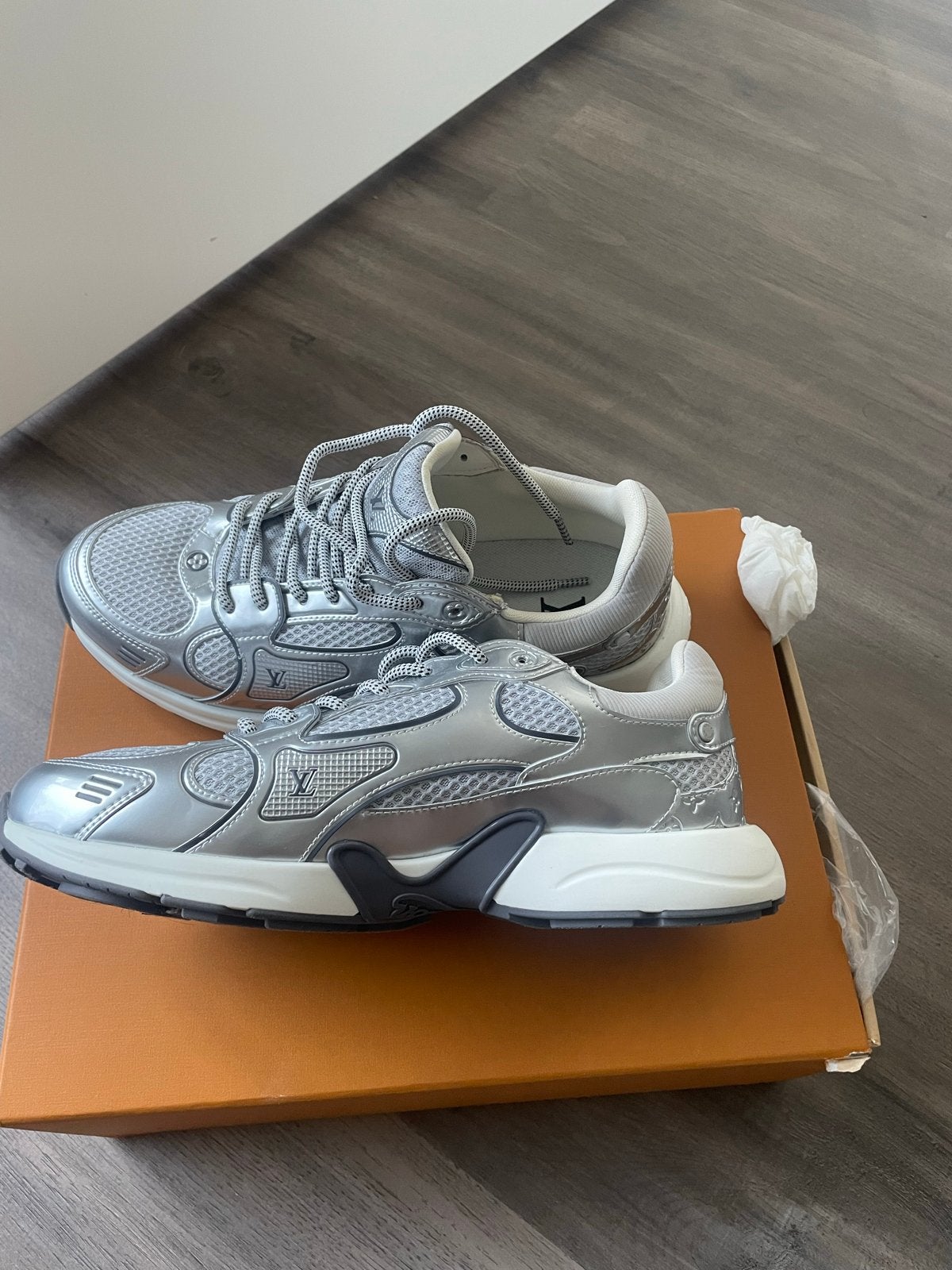 Louis Vuitton Sneakers Maat 40, Ophalen of Verzenden, Nieuw, Overige kleuren, Sneakers of Gympen