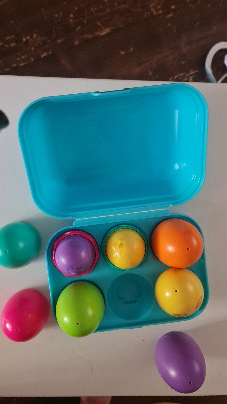 Tomy Toomies Eierdoosje met Rammelaars en Vormen, Ophalen of Verzenden, Gebruikt, Rammelaar, Met geluid