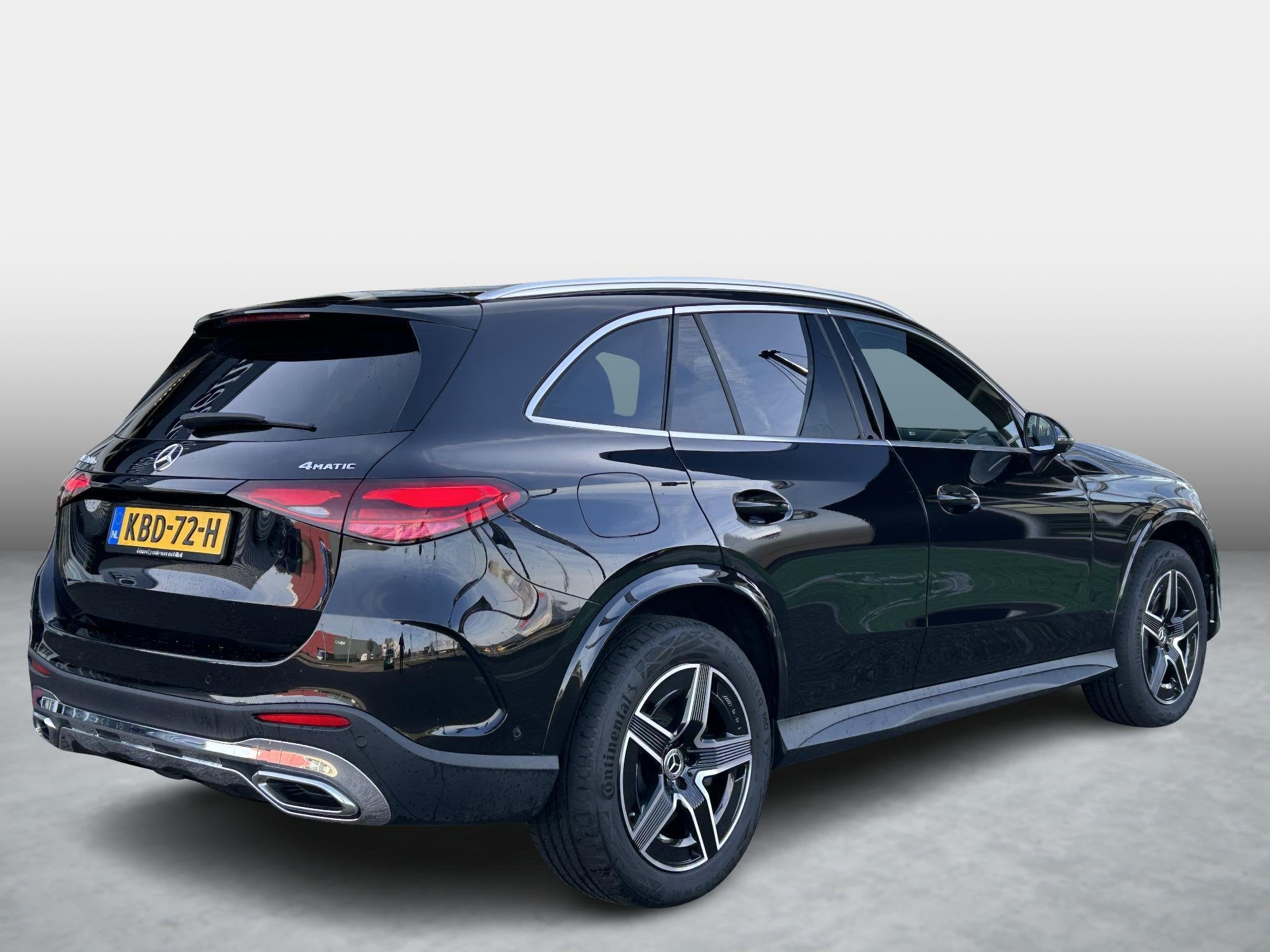 Mercedes-Benz GLC-klasse 300e 4MATIC AMG Line | Panoramadak, Auto's, Automaat, Gebruikt, 2000 kg, Zwart