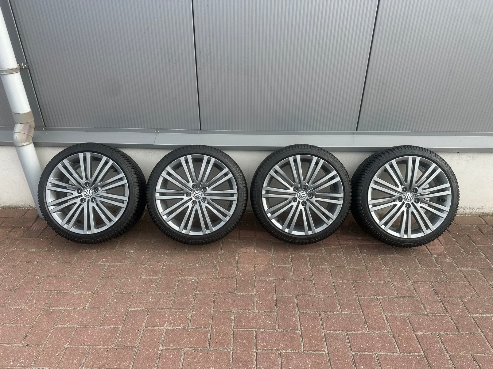 In nieuw staat verkeerde Polo velgen met bijna nieuwe banden, Auto-onderdelen, Banden en Velgen, Ophalen, Banden en Velgen, Nieuw