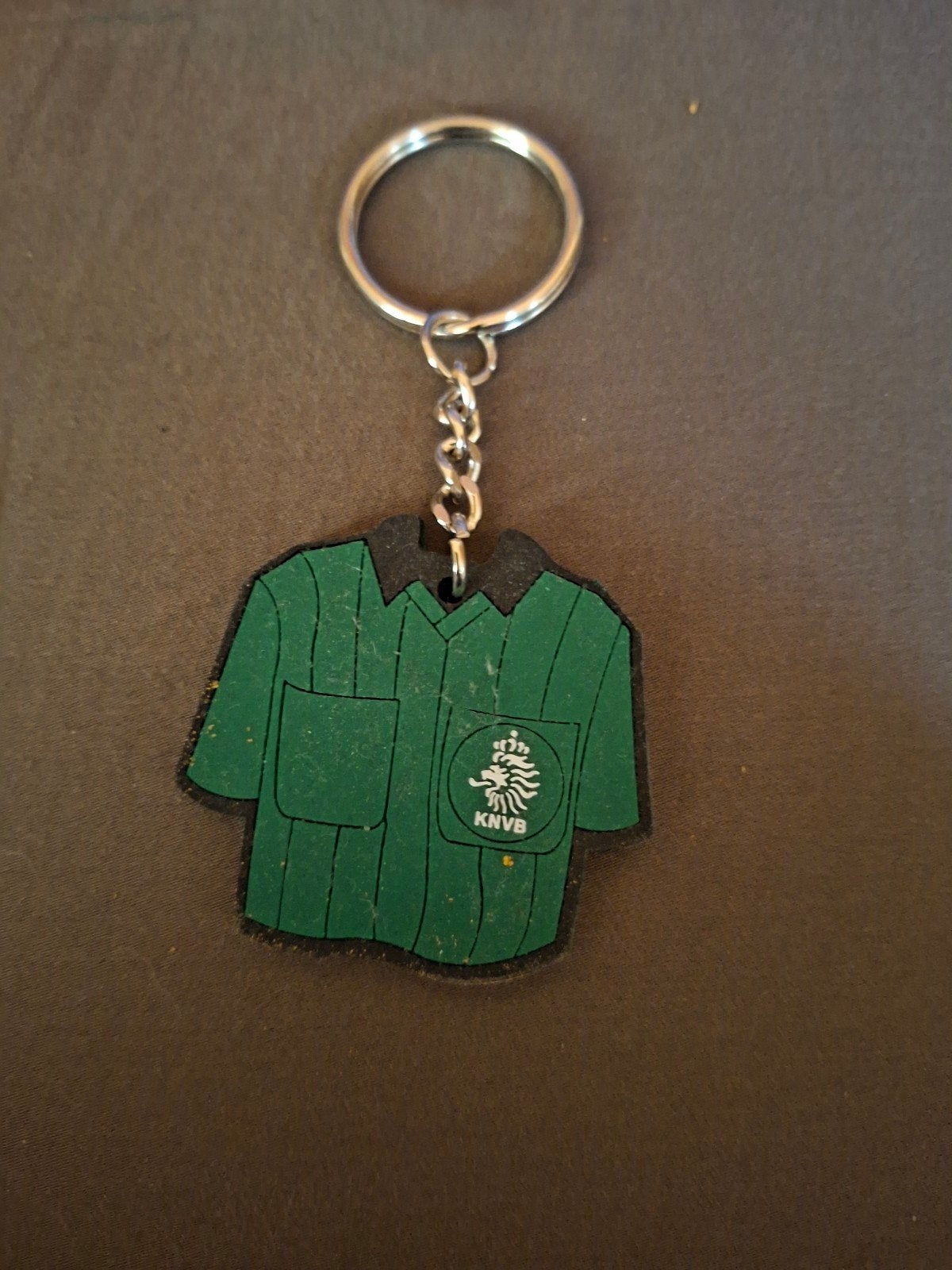 KNVB Scheidsrechter Shirt Sleutelhanger - Voetbal Fan Item, Ophalen of Verzenden, Gebruikt, Overige binnenlandse clubs, Overige typen