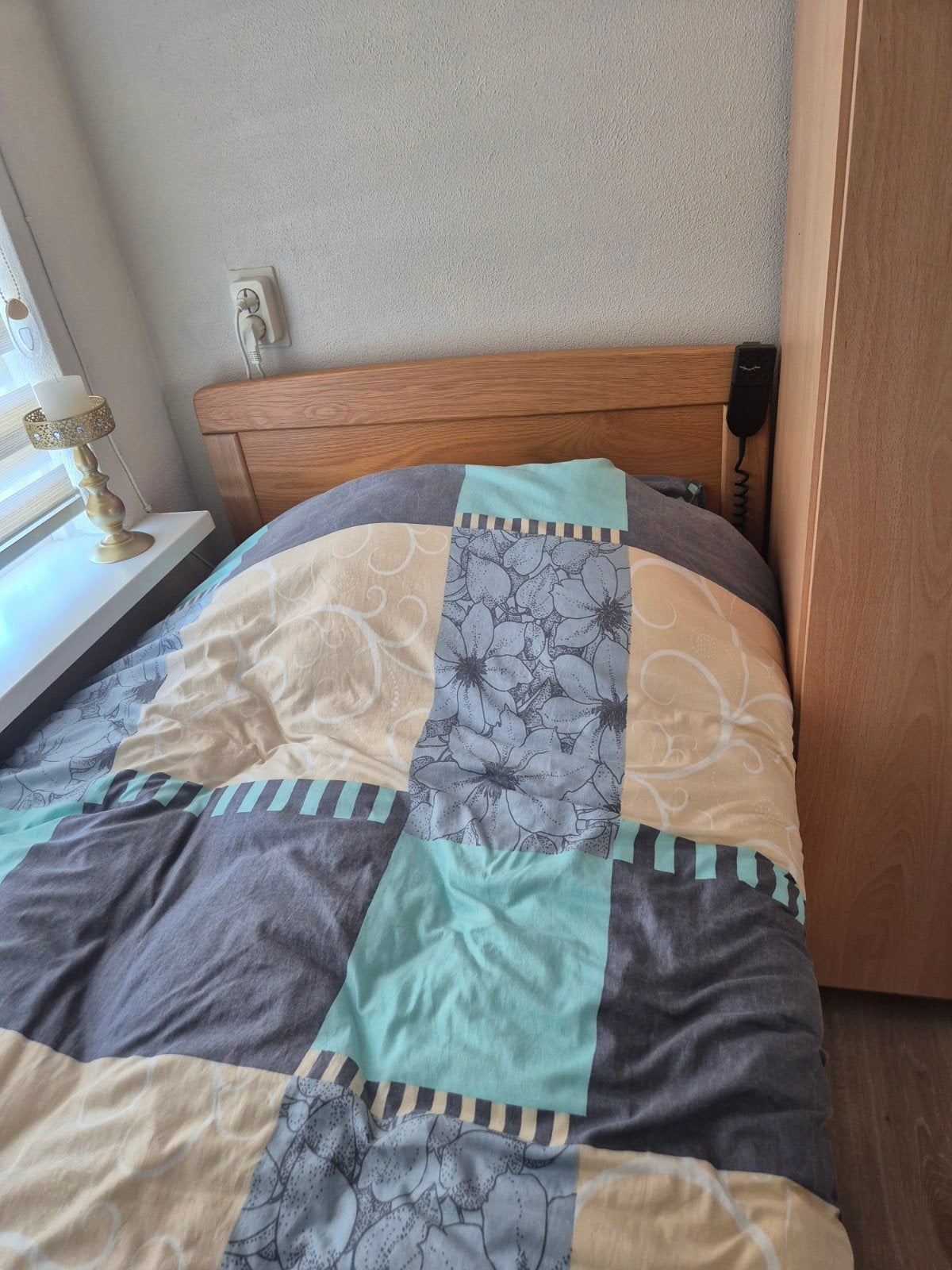 Eenpersoonsbed met lades en verstelbaar hoofdeinde, Huis en Inrichting, Ophalen, 90 cm, Eenpersoons, Bruin