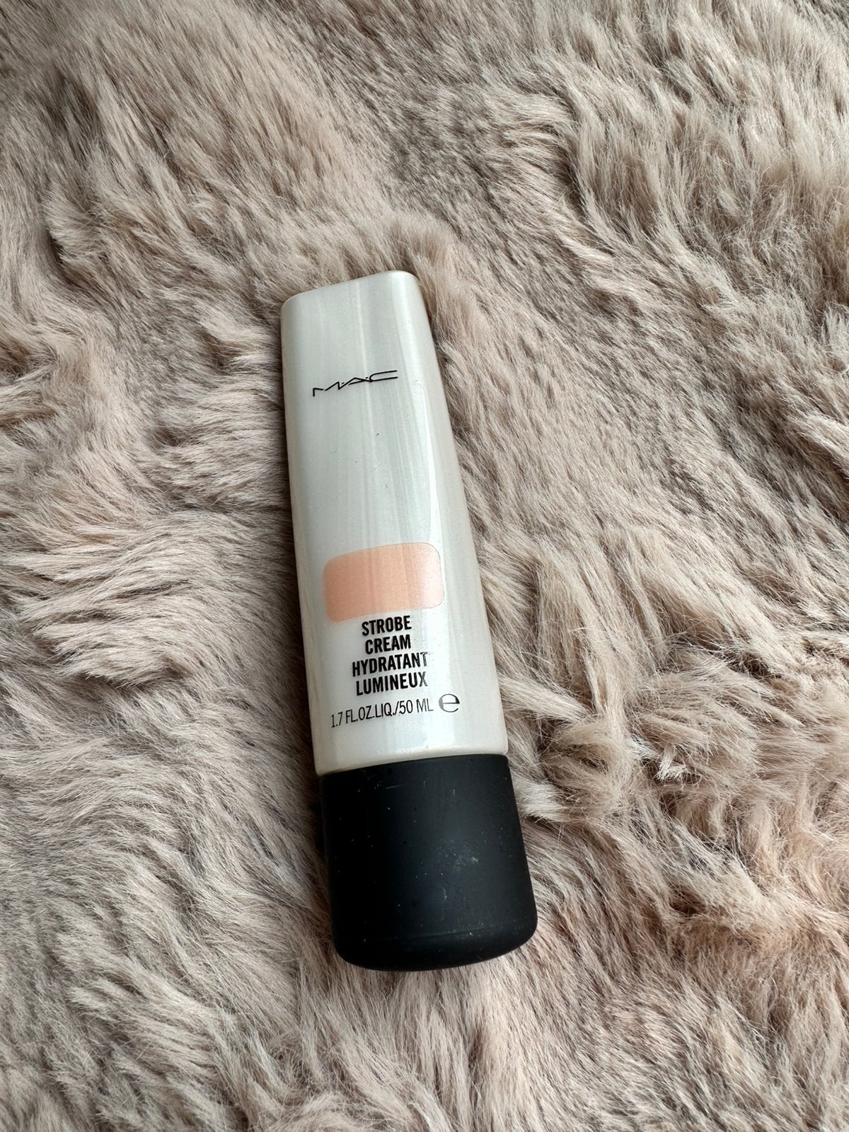 MAC strope cream kleur Peachlite, Ophalen of Verzenden, Zo goed als nieuw, Gehele gezicht