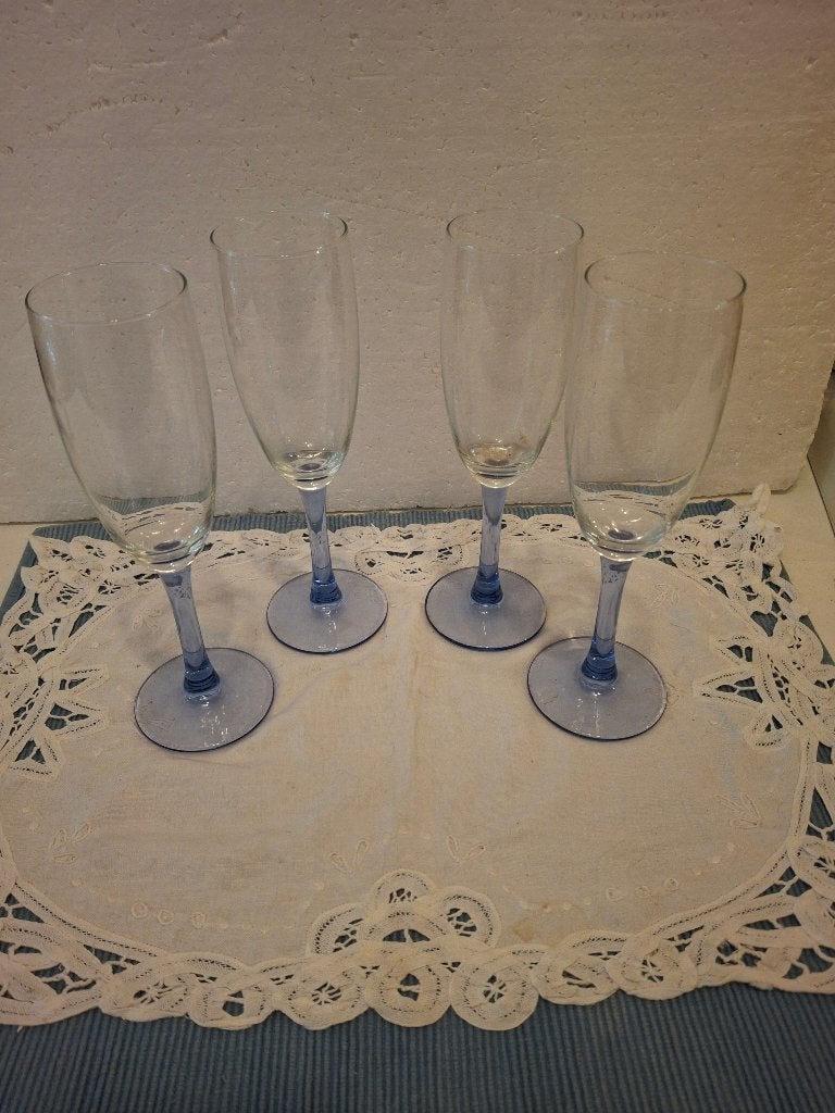 Luminarc France - 4 mooie champagneglazen met blauwe steel, Ophalen of Verzenden
