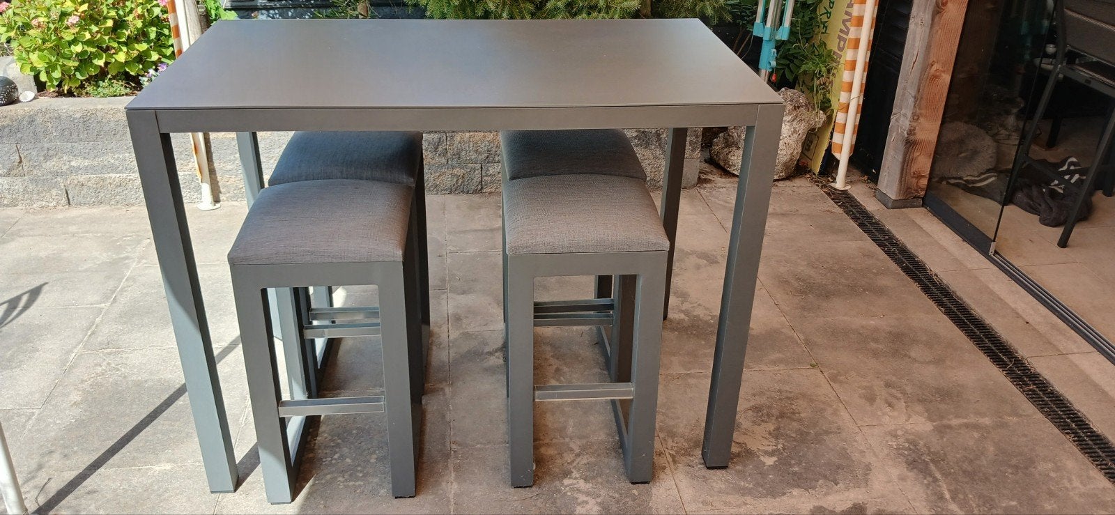 Buiten bartafel met krukken, Ophalen, Zo goed als nieuw, Rechthoekig, Aluminium