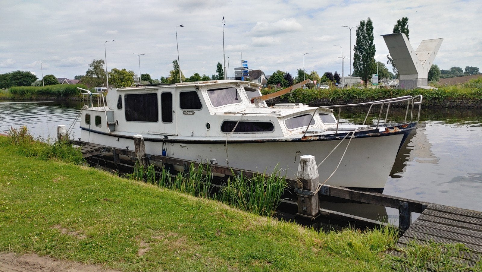 12m projectboot/opknapper (lopende motor!) - moet weg, Binnenboordmotor, Diesel, Boegschroef, Kruiser