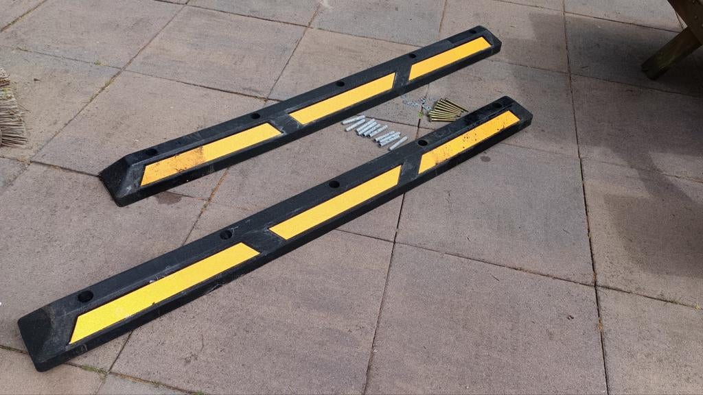 Parkeerstop / Wielstop (2 stuks) met bevestigingsmateriaal, Ophalen