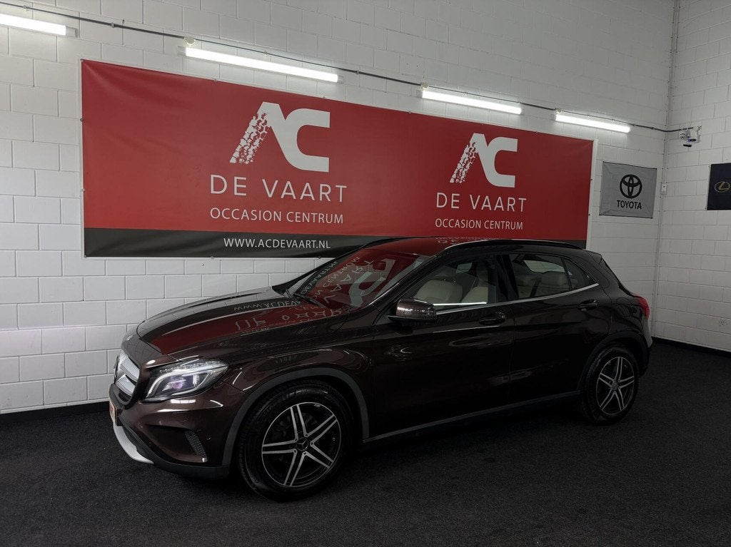 Mercedes GLA-klasse 200 Prestige - AUTOMAAT/NAVI/LEER/XENON, Gebruikt, Euro 6, Bedrijf, 1335 kg