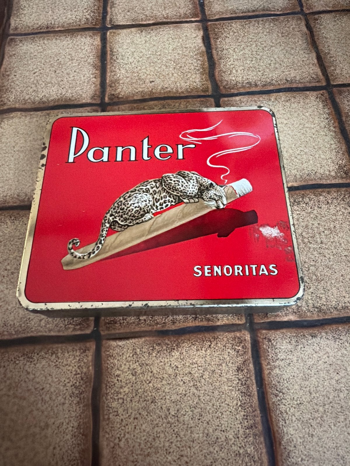 Vintage Panter Senoritas sigarenblik - Rood met panter, Verzamelen, Ophalen of Verzenden, Gebruikt, Overige, Overige merken