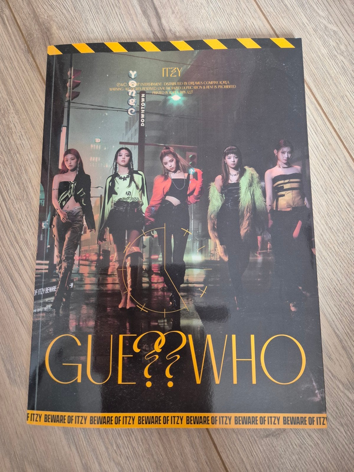 ITZY - GUESS WHO (CD Album K-pop), Ophalen of Verzenden, Zo goed als nieuw, K-pop, Album