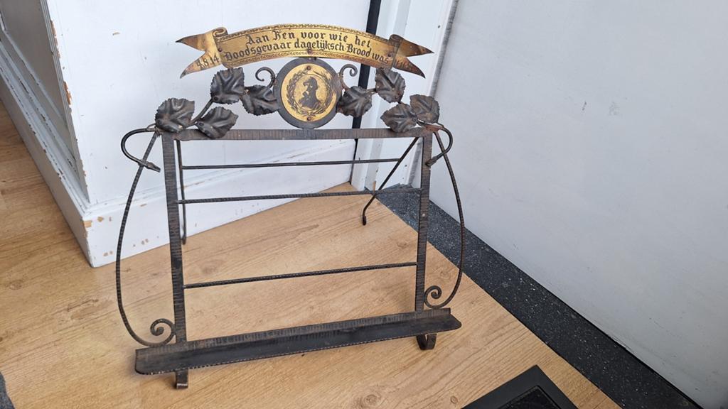 Boek "Guldenboek der Vuurkaart" met originele standaard, Ophalen of Verzenden, Nederland, Boek of Tijdschrift