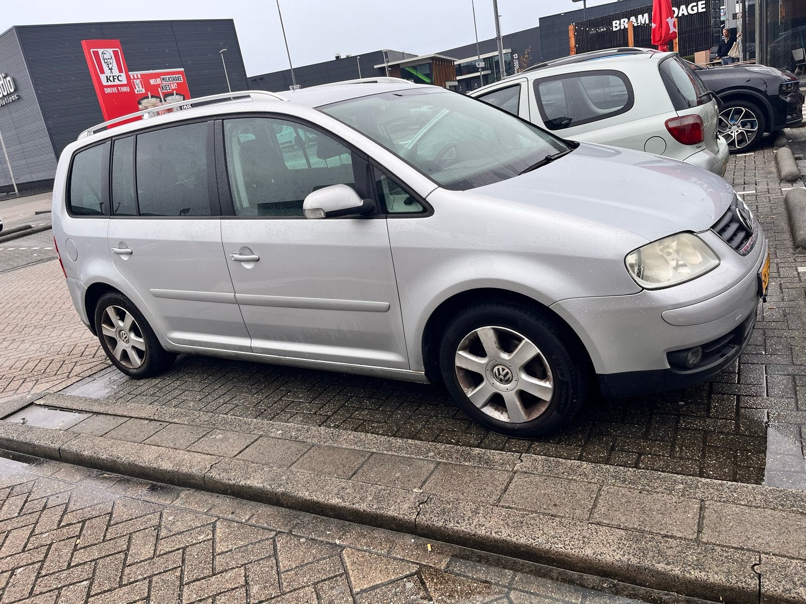 Volkswagen Touran, Auto's, Stof, Zwart, 4 cilinders, 150 pk
