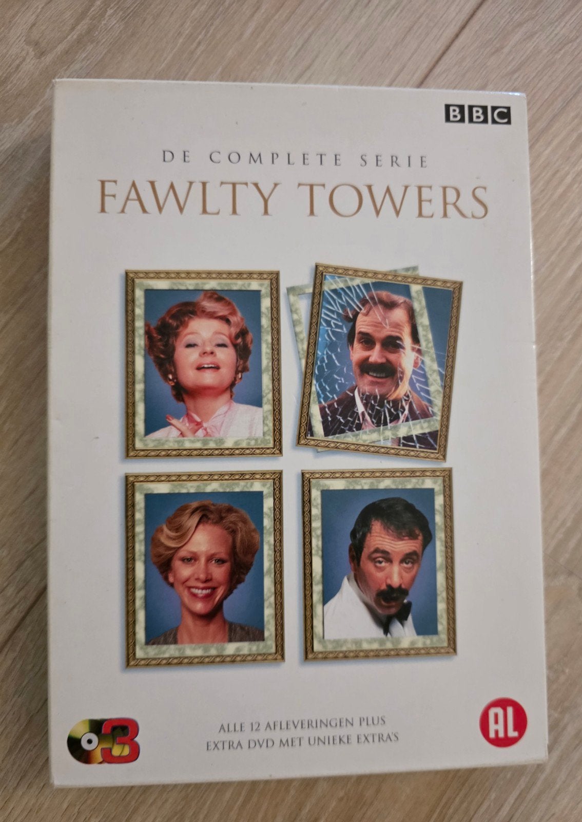 Dvd box complete serie Fawlty Towers, Alle leeftijden, Ophalen, Zo goed als nieuw, Komedie
