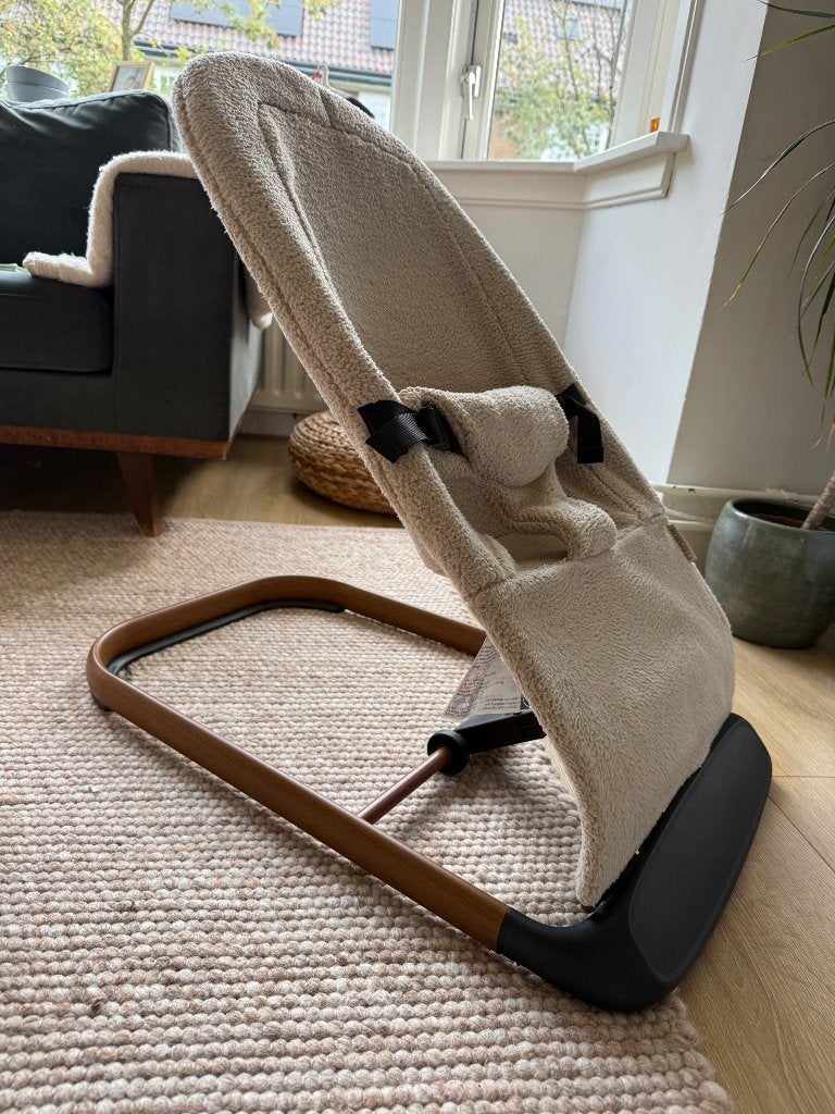 Prachtige teddystof wipstoel met houten onderstel, Kinderen en Baby's, Ophalen, Wipstoel, Met gordel(s) of riempje(s), Zo goed als nieuw