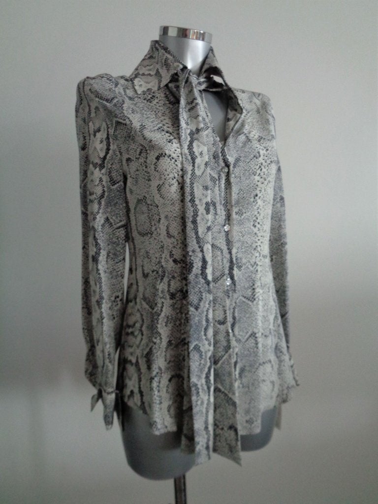 Tina Brader New York zijden blouse, snake, maat 36, NIEUW, Kleding | Dames, Nieuw, Ophalen of Verzenden, Maat 36 (S), Grijs