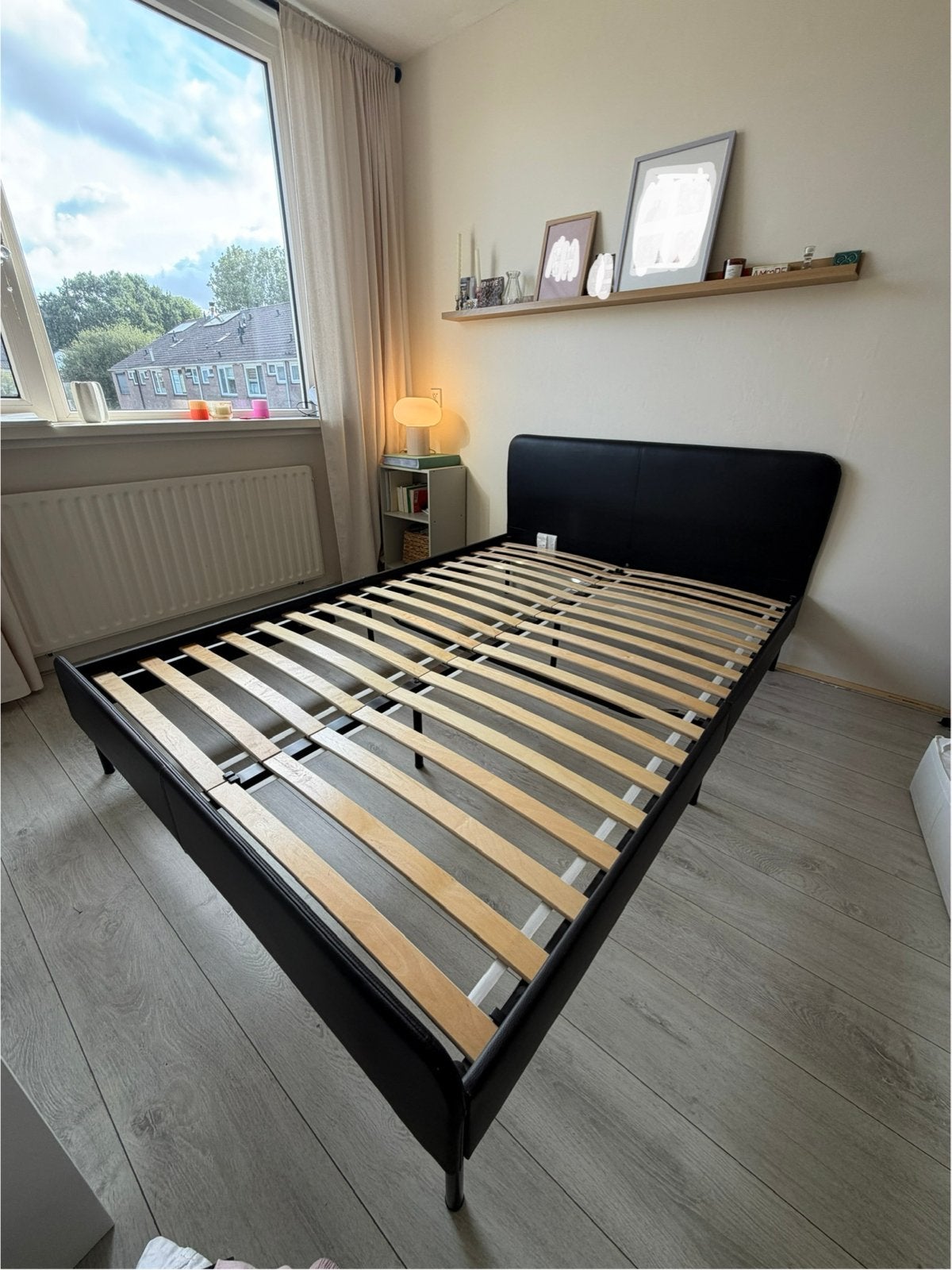IKEA SLATTUM zwart gestoffeerd bed, 140x200 cm, Ophalen, Overige materialen, Zwart, Tweepersoons
