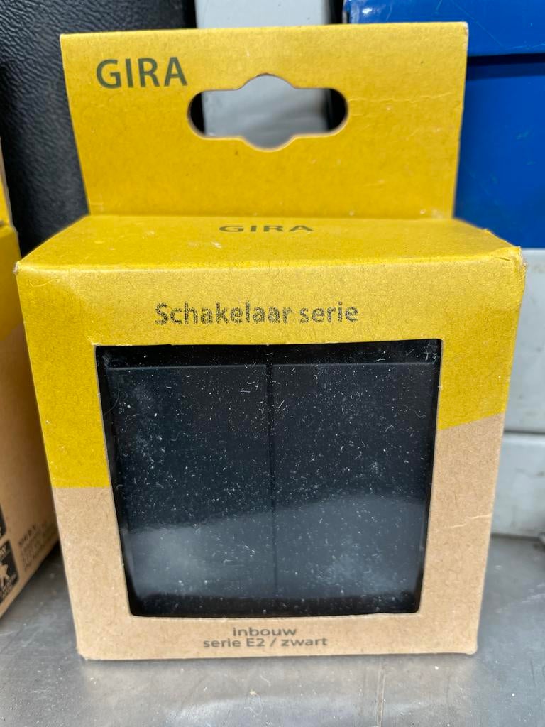 Gira Serie E2 Schakelaar Zwart - 7 Stuks, Doe-het-zelf en Verbouw, Elektra en Kabels, Ophalen, Nieuw, Schakelaar