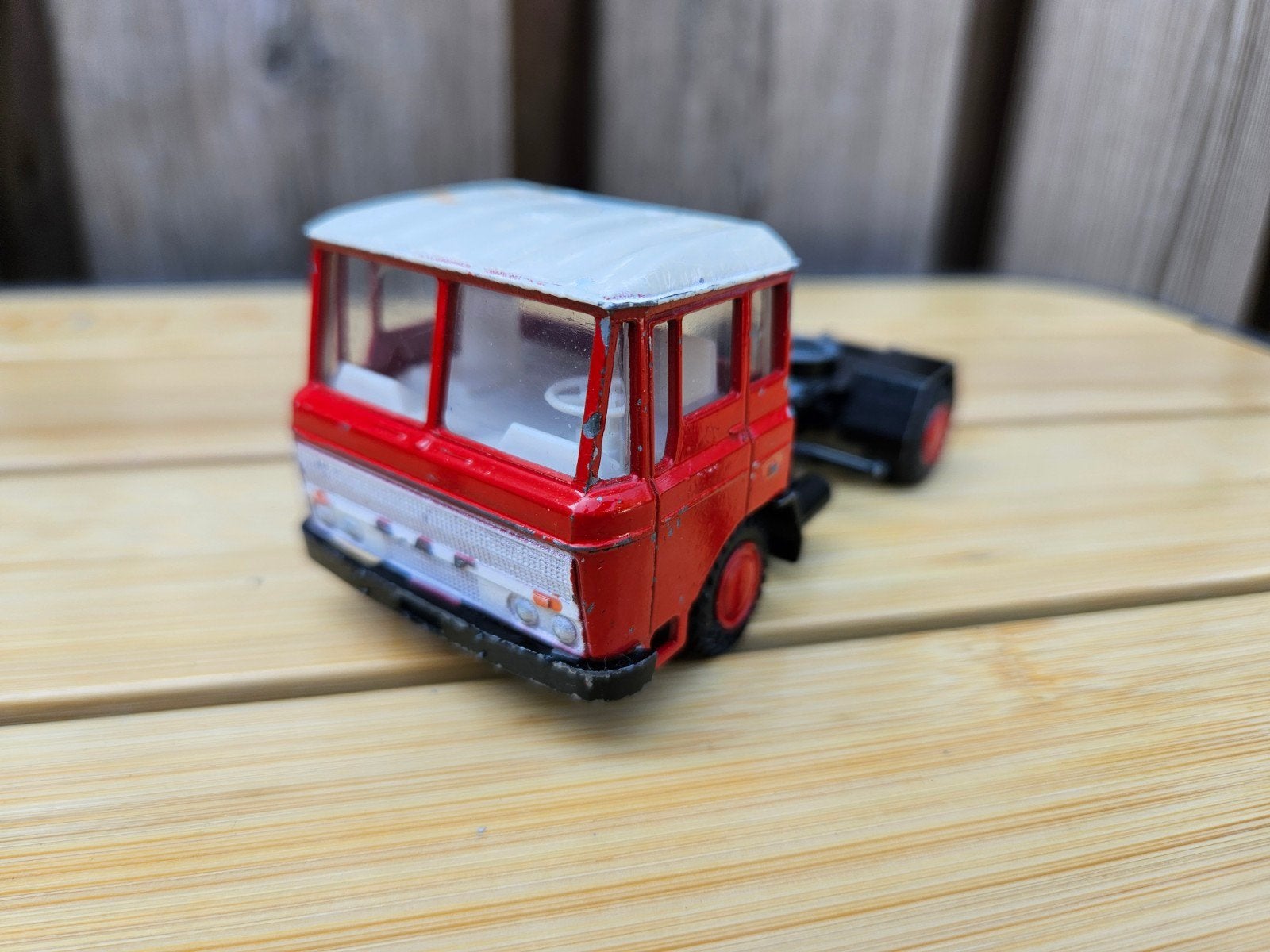 Lioncar Daf 2600 rode losse trekker 1:50, Ophalen of Verzenden, Gebruikt, Bus of Vrachtwagen, Lion Toys
