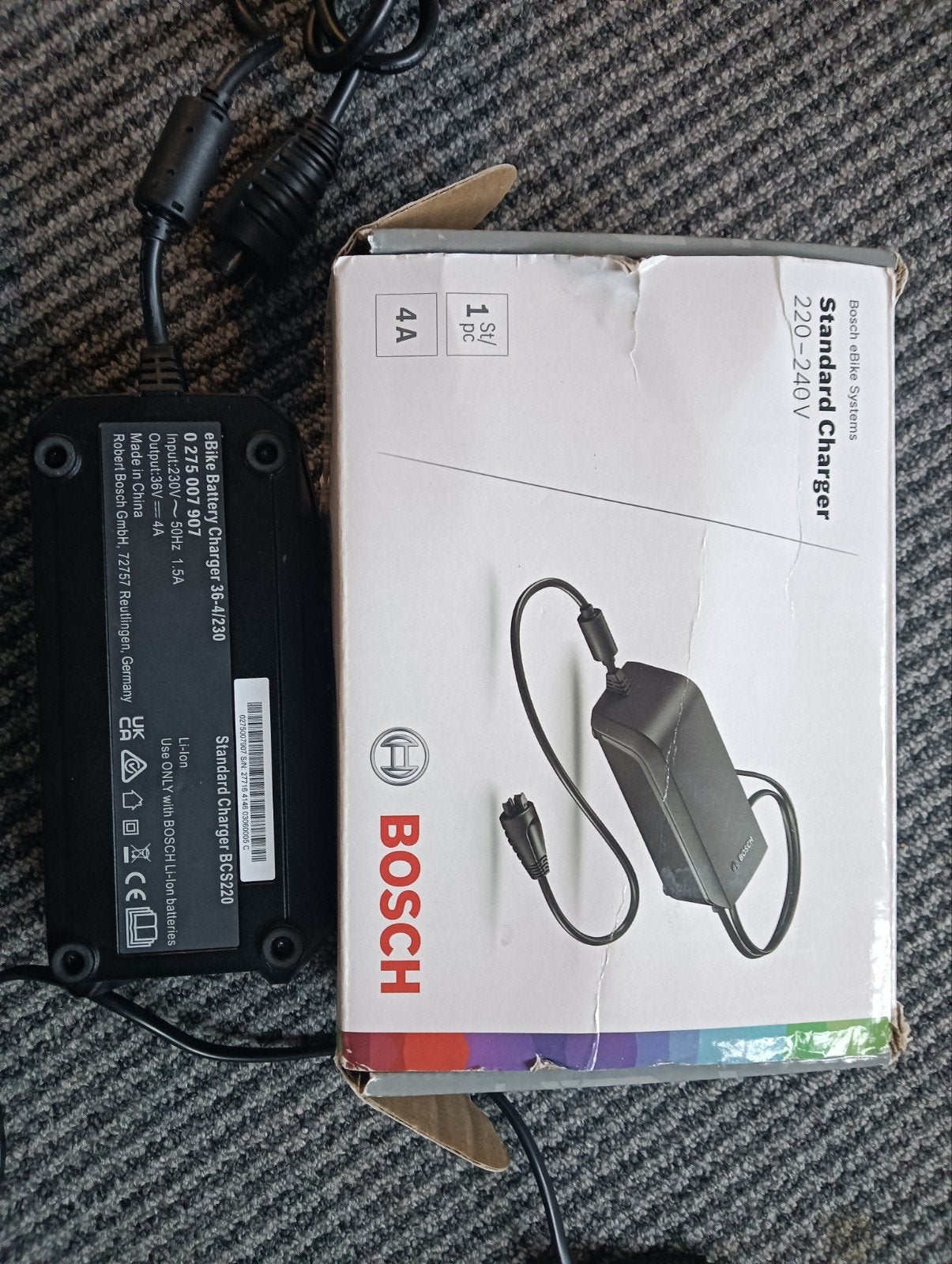 Bosch eBike Acculader 36V 4A - Standaard Lader, Fietsen en Brommers, Ophalen