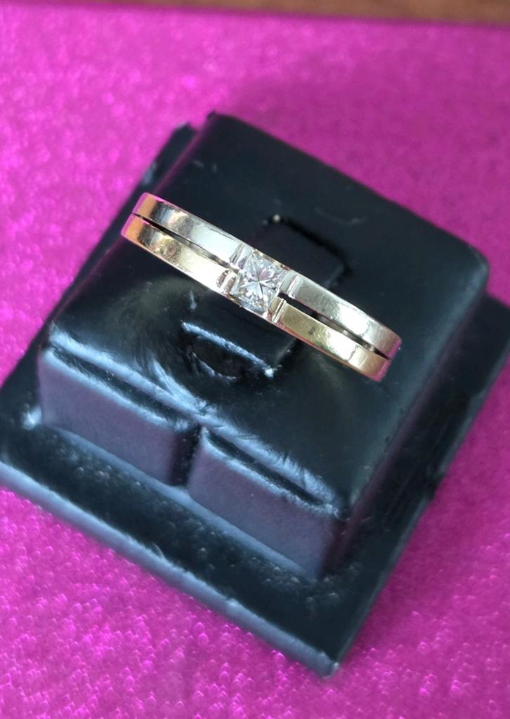 Bicolor 14 karaats gouden ring met briljant, 18 tot 19, Ophalen of Verzenden, Zo goed als nieuw, Dame