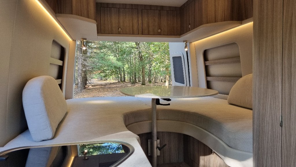 INNOVA ROADTRIP 4x2 + sperdifferentieel + liftkit | Offroad, Automaat, Buscamper of Camperbus, Koelkast, Tot en met 2