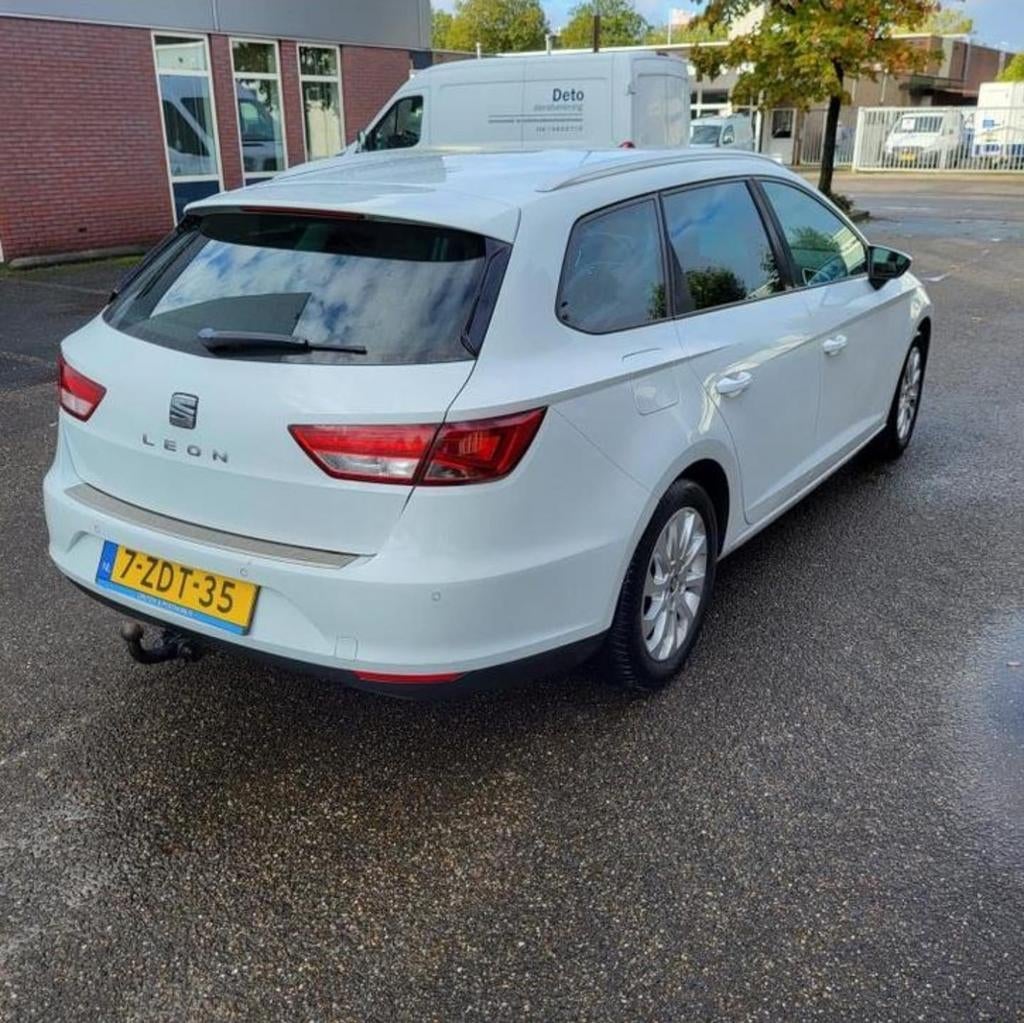 Seat Leon 1.6 TDI 110pk 2014 Wit, Auto's, Seat, Particulier, Leon, ABS, Achteruitrijcamera, Adaptieve lichten, Airbags, Airconditioning