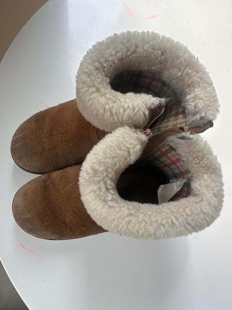 UGG Laarzen - Bruin met Witte Voering, Gebruikt, Meisje, Laarsjes, Ophalen of Verzenden