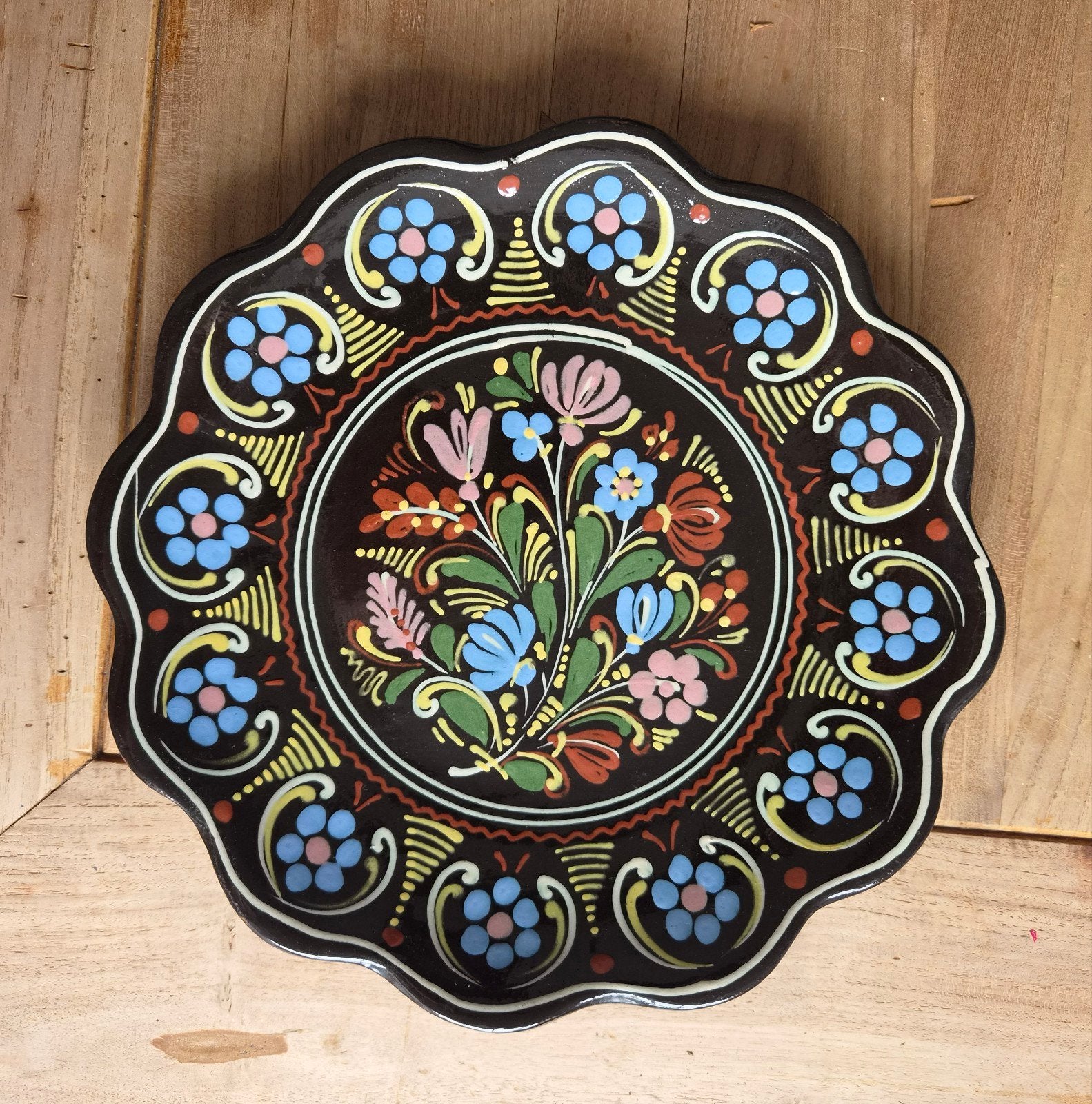 Traditioneel Hongaars Keramiek Wandbord - Bloemenmotief, Antiek en Kunst, Ophalen of Verzenden