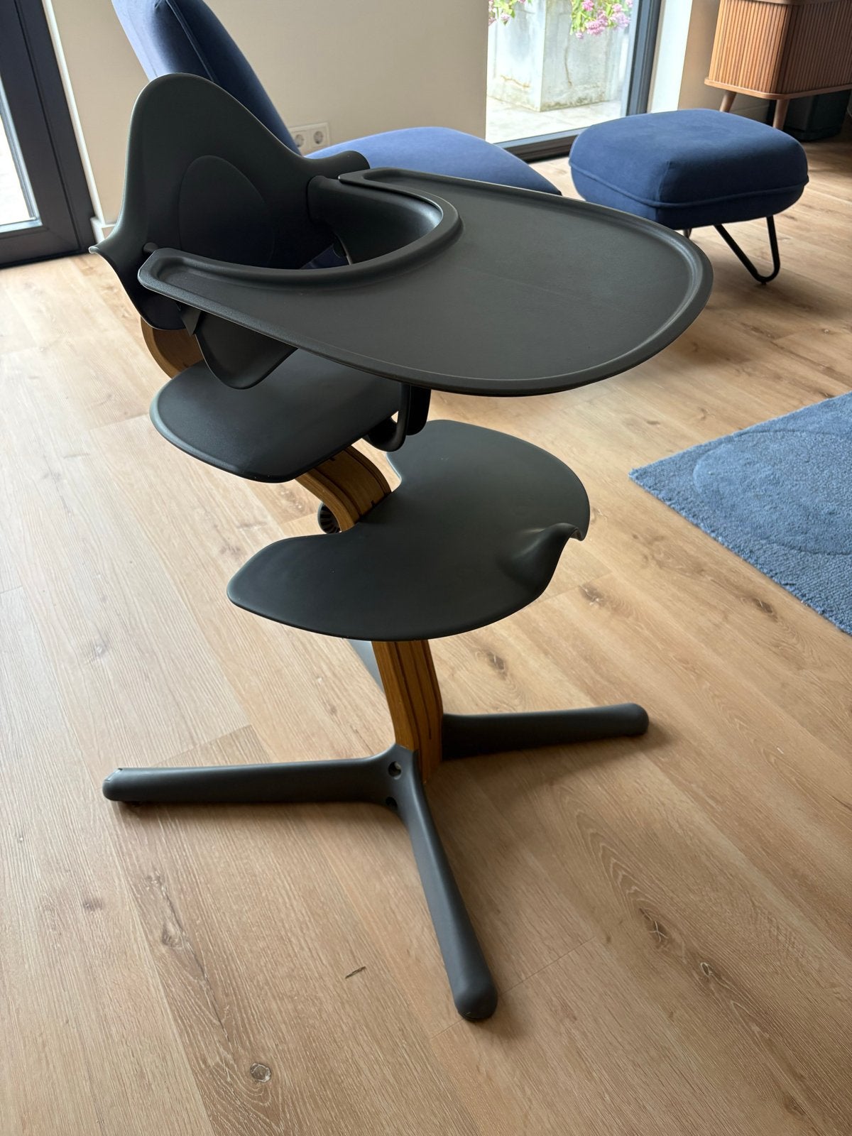 Stokke Nomi stoel met Newborn Set, Baby Set en tafelblad, Ophalen, Zo goed als nieuw, Meegroeistoel, Afneembaar eetblad