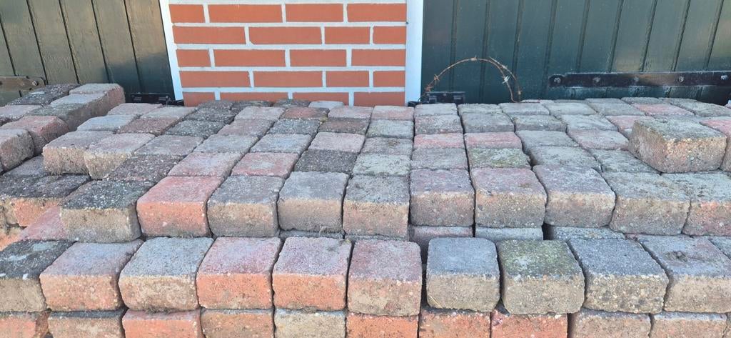 Gratis af te halen: circa 20m2 10x10 stenen, Tuin en Terras, Gebruikt, Klinkers, Ophalen of Verzenden, 10 m² of meer