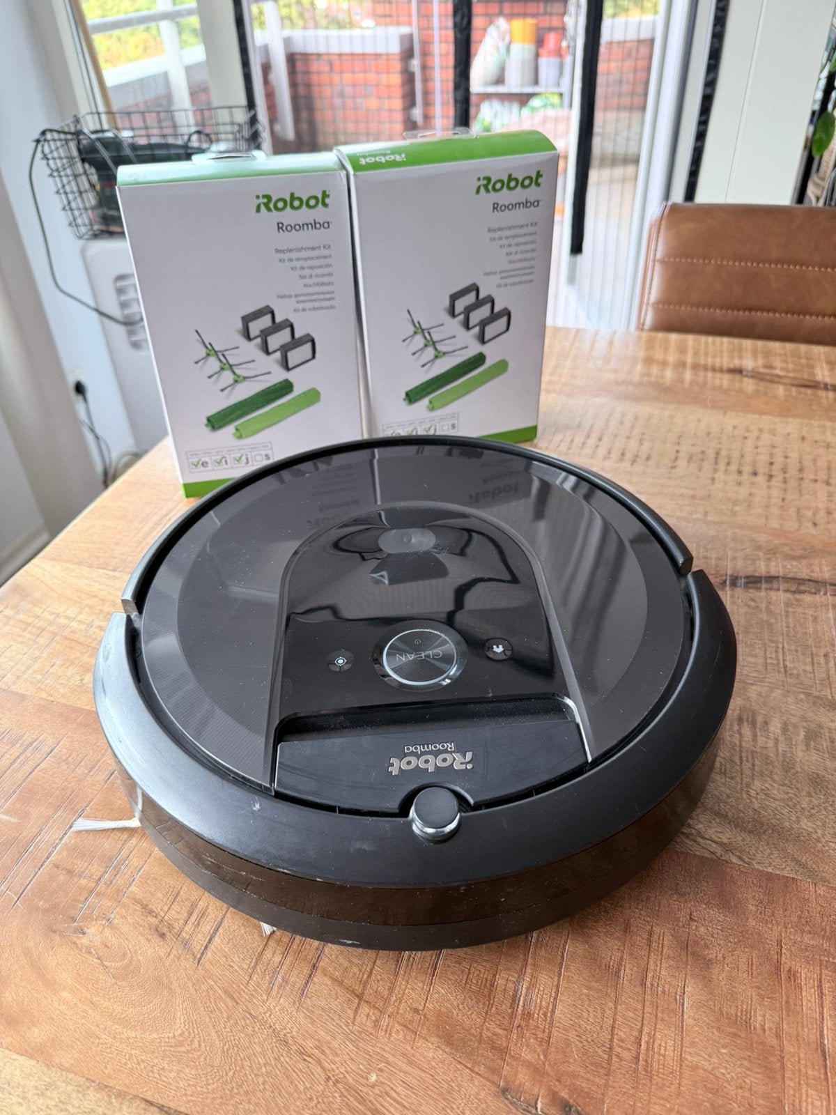 iRobot Roomba i7 + laadstation + 2x originele onderhoudsset, Witgoed en Apparatuur, Gebruikt, Ophalen of Verzenden, Robotstofzuiger