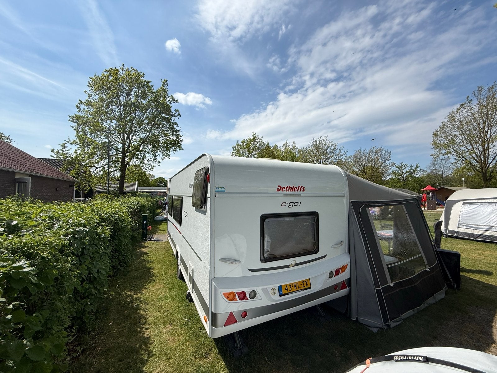 Dethleffs C'go 495 6-persoons caravan  mover airco stapelbed, Caravans en Kamperen, Kachel, Vast bed, 7 tot 8 meter, Treinzit