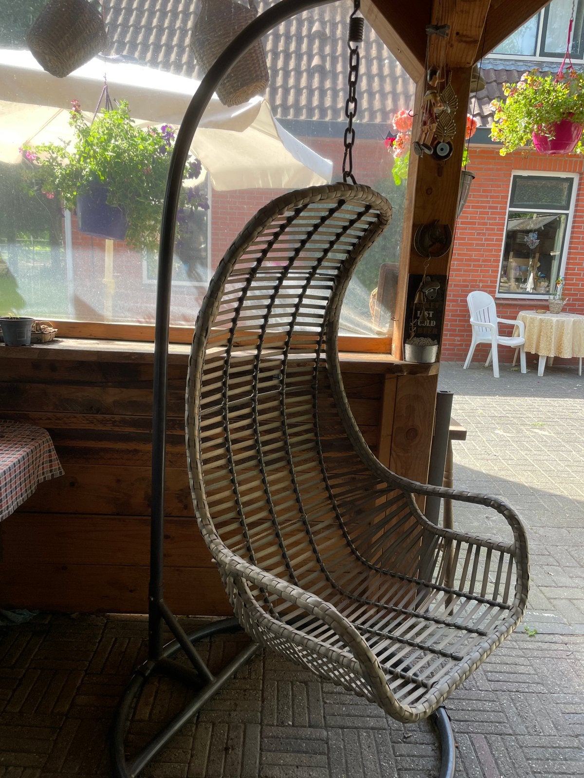 Hangstoel tuinstoel, Ophalen