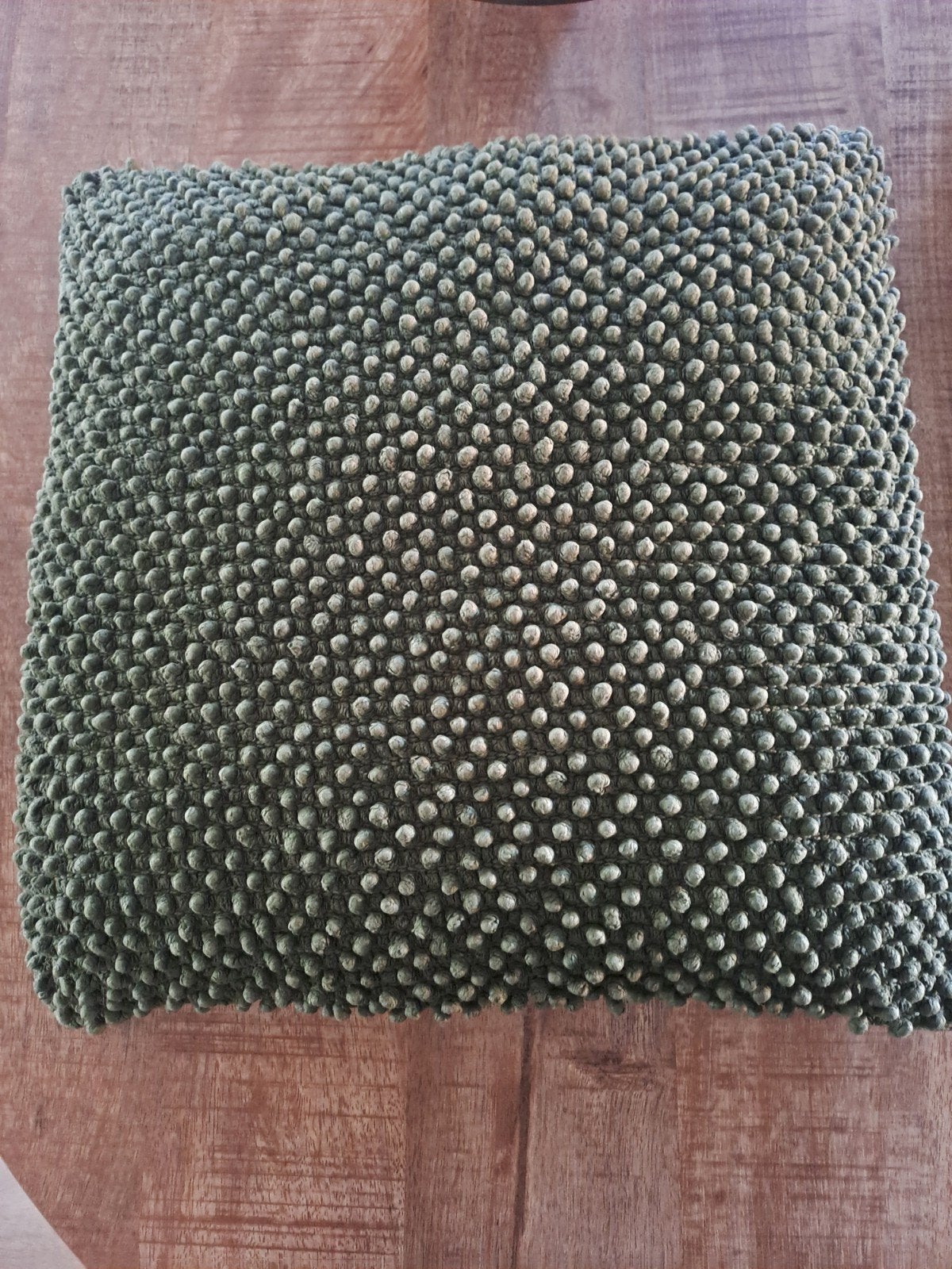 Groen sierkussen met nopjes van Linen & More, Huis en Inrichting, Woonaccessoires | Kussens, Overige merken, Gebruikt, Vierkant