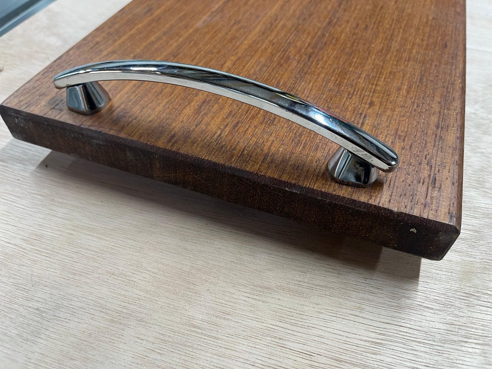 Nieuwe massief Mahonie snijplank/werkplank met handvaten, Hout, Snij-/serveerplank, Nieuw, Ophalen of Verzenden