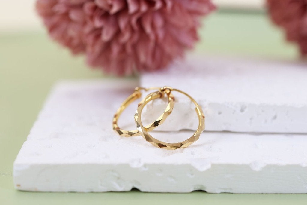 18 Karaat Gouden Bewerkte Creolen, Sieraden, Tassen en Uiterlijk, Oorbellen, Hangers, Ophalen of Verzenden, Zo goed als nieuw