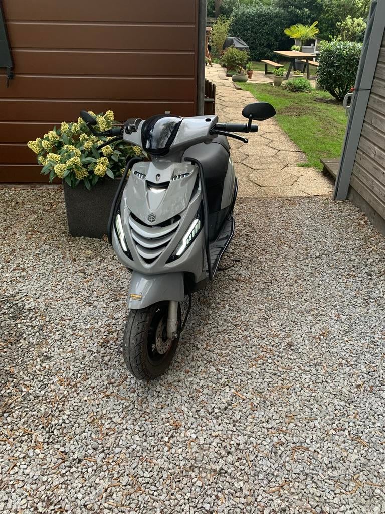 Piaggio Zip 4T 50cc iGet  2023 perfecte staat, Maximaal 45 km/u, Zip, Ophalen of Verzenden, Zo goed als nieuw