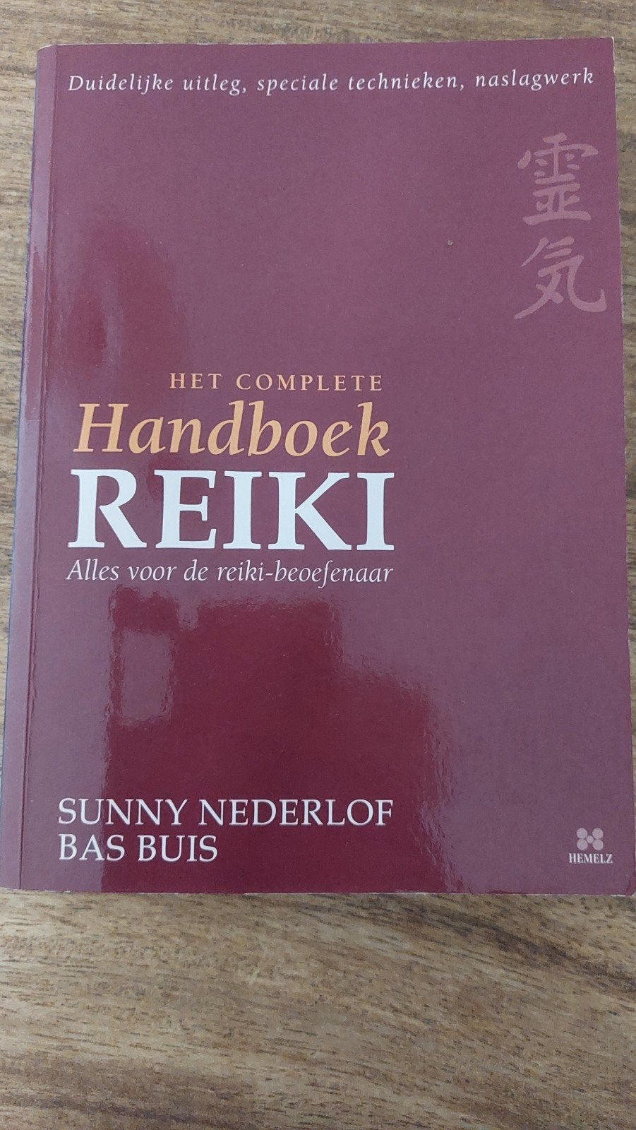 Het Complete Handboek Reiki - Sunny Nederlof & Bas Buis, Meditatie of Yoga, Ophalen of Verzenden, Zo goed als nieuw, Instructieboek