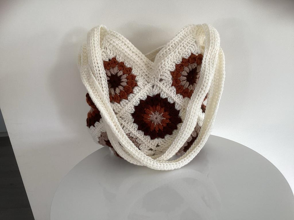 Tas GRANNY SQUARE NIEUW gehaakt, Sieraden, Tassen en Uiterlijk, Tassen | Damestassen, Ophalen of Verzenden, Nieuw, Bruin, Handtas