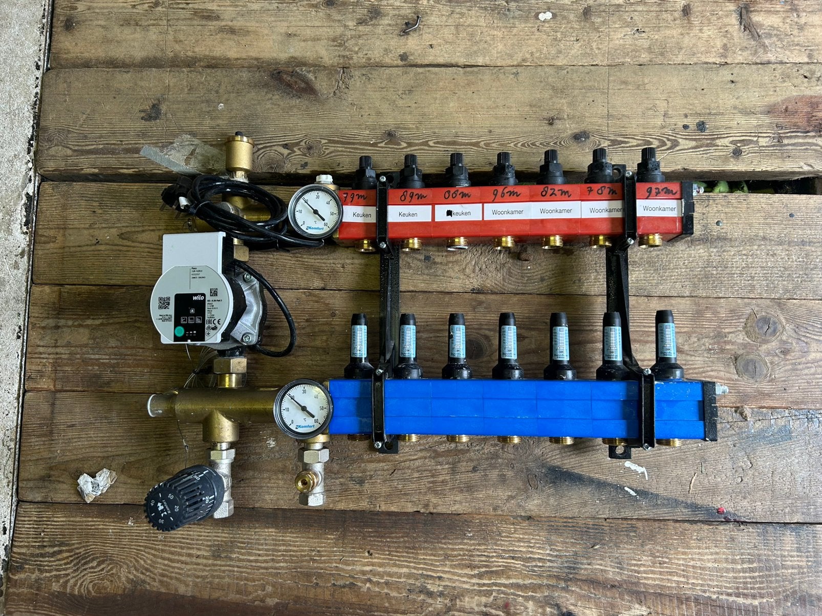Komfort 7 groepen vloerverwarming verdeler Topmerk als nieuw, Minder dan 30 cm, Minder dan 60 cm, Ophalen of Verzenden, Zo goed als nieuw