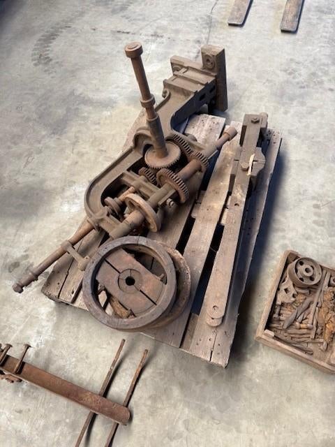 2316. Antieke boormachine / kolomboormachine, Ophalen