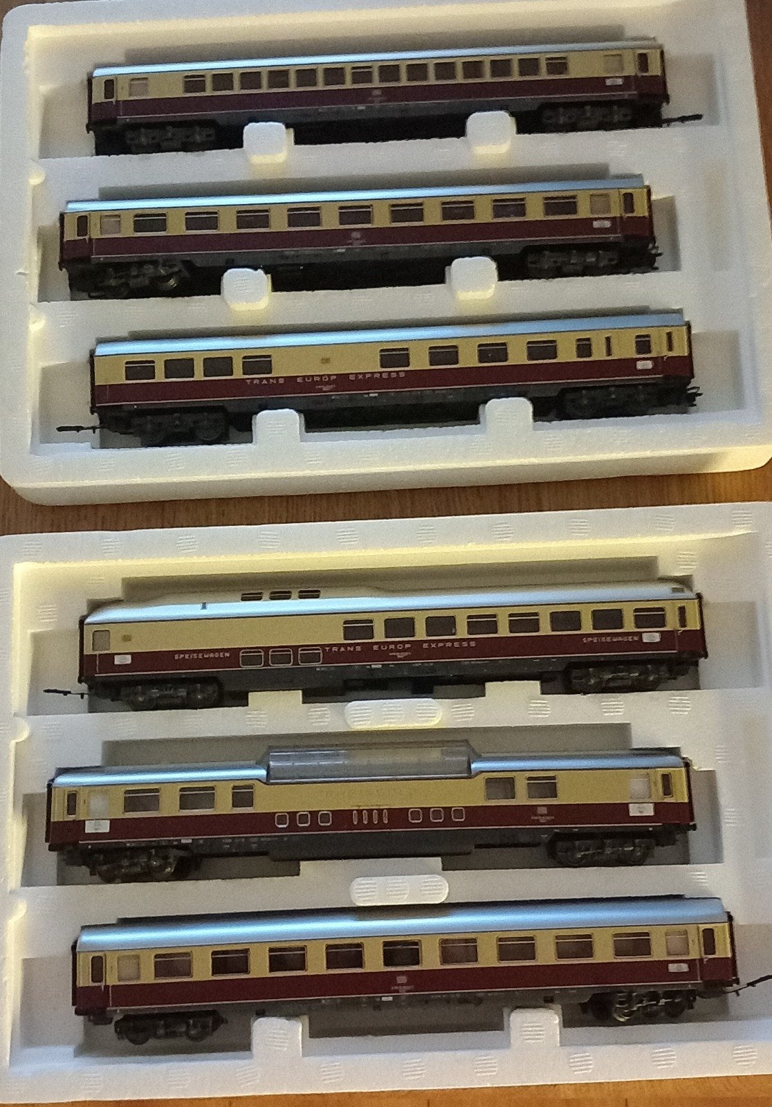 Te koop 2 x marklin  wagon sets  TEE. helvetia+rheingold ho, Hobby en Vrije tijd, Modeltreinen | H0, Wisselstroom, Verzenden, Wagon