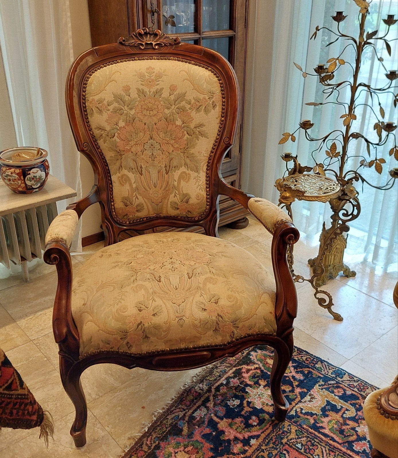 Klassieke fauteuil bekleed met gobelin stof, Ophalen