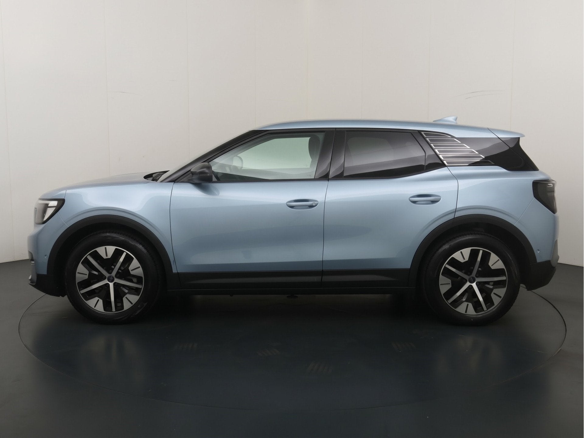 Ford Explorer Style RWD 58 kWh | Comfort Pack 1 | Elektr. kl, Automaat, Achterwielaandrijving, 1800 kg, Zwart
