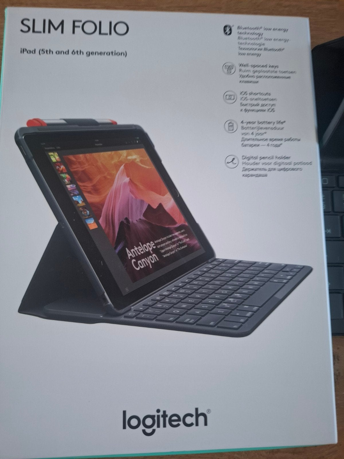 Logitech SLIM FOLIO toetsenbord voor iPad (5e/6e generatie), Ophalen of Verzenden, Zo goed als nieuw, 10 inch, Apple iPad