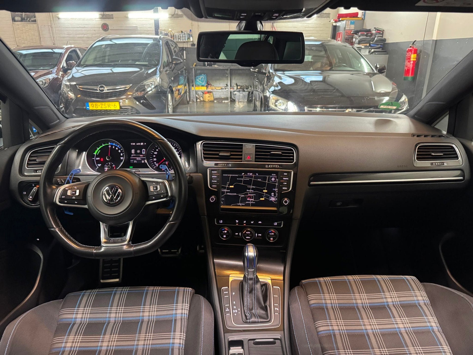 Volkswagen Golf 1.4 TSI GTE |AUT|PANO|CRUISE|PDC|CAMERA, 8 kWh, Stof, Gebruikt, 4 cilinders