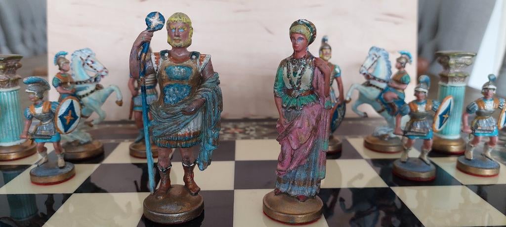 Schaakspel met handbeschilderde metalen stukken, Ophalen