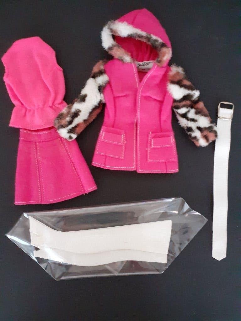 Vintage Barbie Fashion "Wild 'N Wintery" (1971), Ophalen of Verzenden, Zo goed als nieuw, Kleertjes