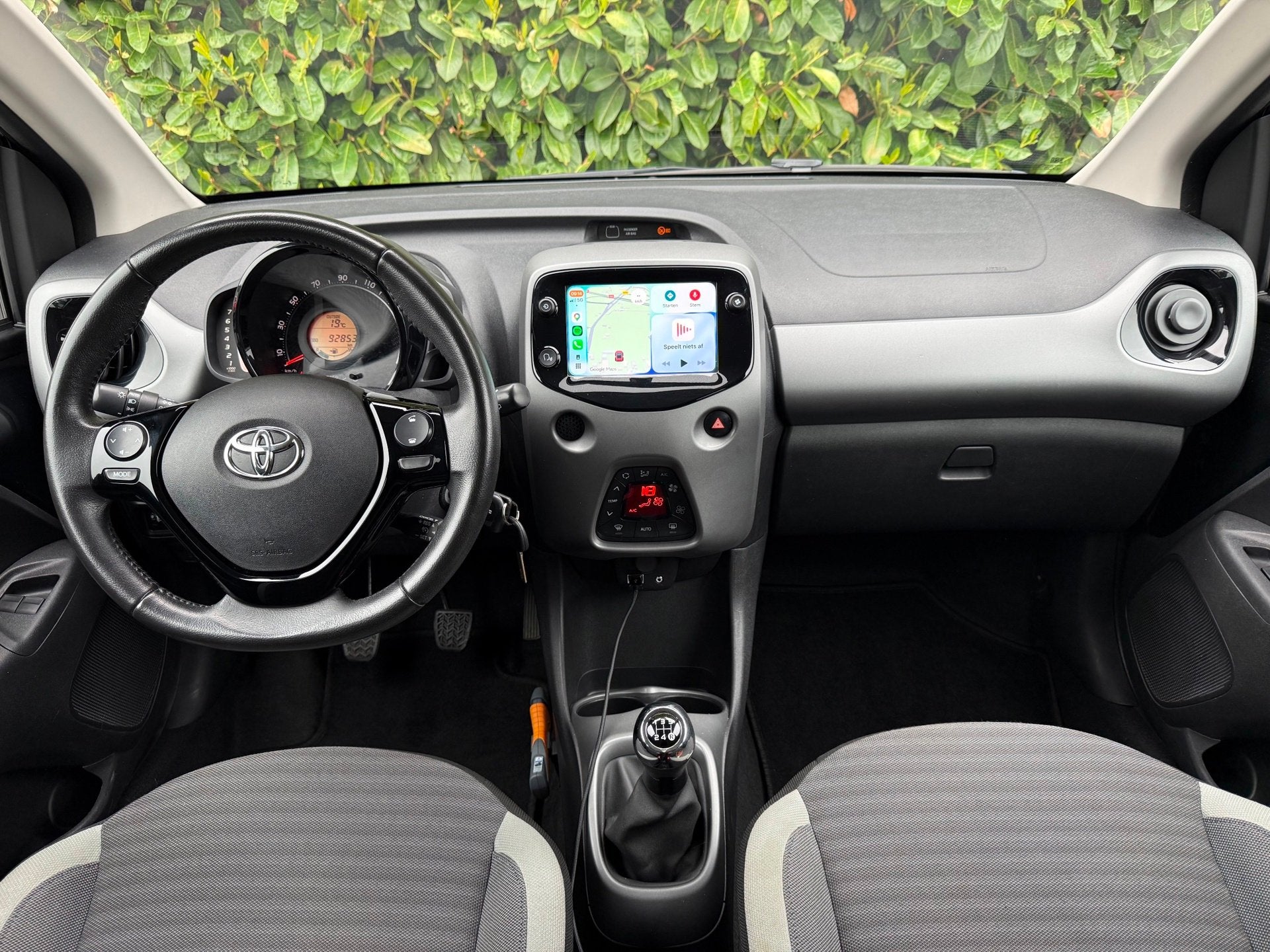 Toyota Aygo 1.0 VVT-i x-joy |NWE APK|CARPLAY|CAMERA|AIRCO|NA, Voorwielaandrijving, Start-stop-systeem, Stof, Gebruikt
