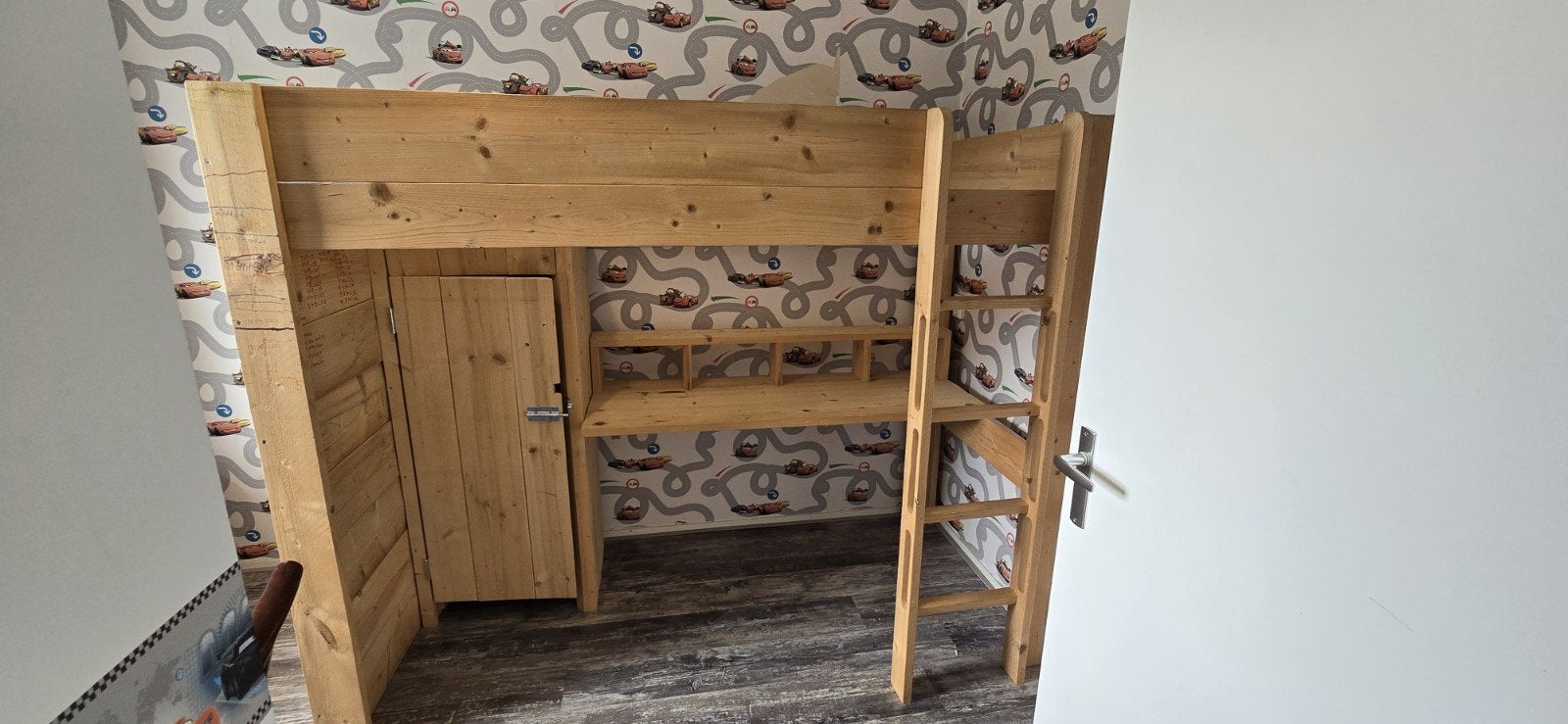 Stevige houten hoogslaper met bureau en kastje, Ophalen, 210 cm, 100 cm, 160 tot 180 cm
